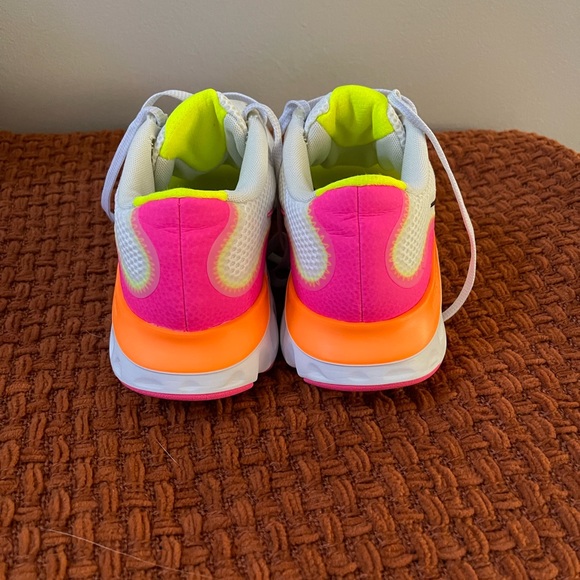 Nike Womens Renew Run in Platinum Pink Blast size 9.5 - Picture 7 of 8